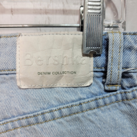 BERSHKA BLUE RIPPED MOM JEANS HIGH WAIST STRAIGHT LEG DISTRESSED Y2K Size US 6. - Picture 8 of 10